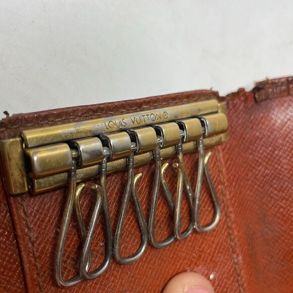 Authentic Louis Vuitton Epi Leather 6 Key Wallet - Picture 9 of 12